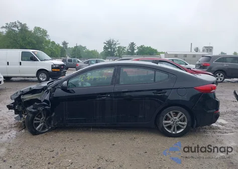 2018 Hyundai Elantra Value Edition z USA, uszkodzony, nr VIN 5NPD84LF2JH379377